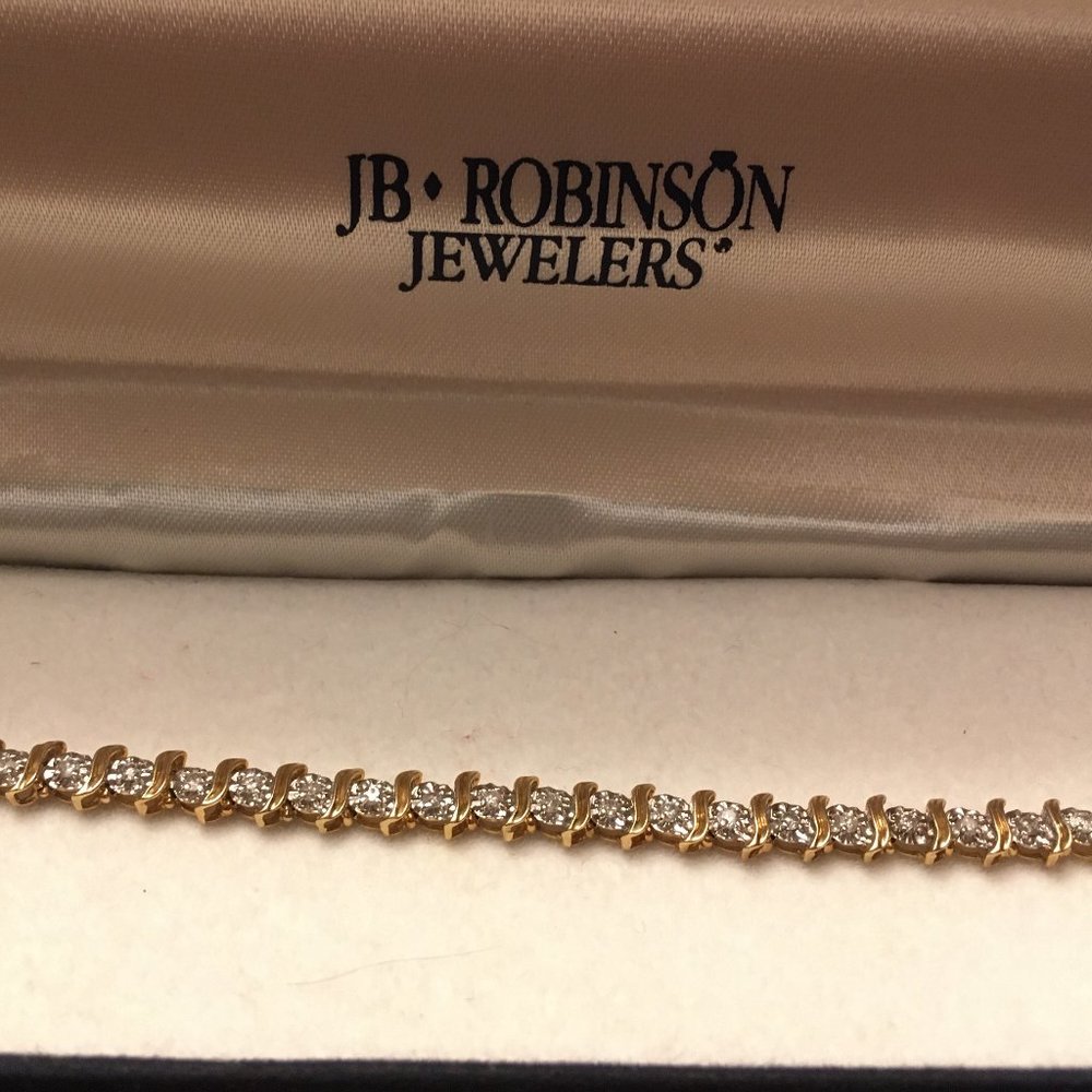 10K Gold tennis bracelet with diamonds